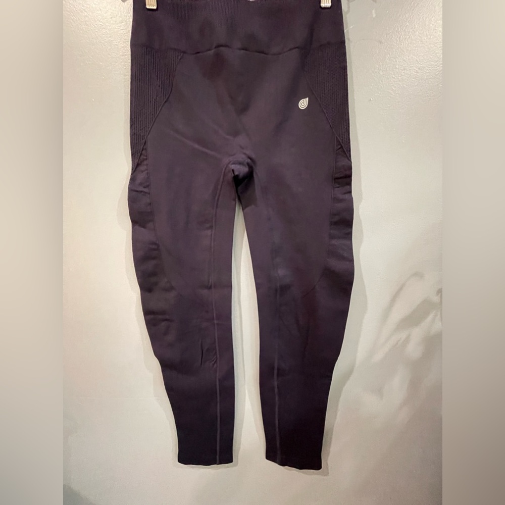 Jilla Plum Leggings Size XL NWOT